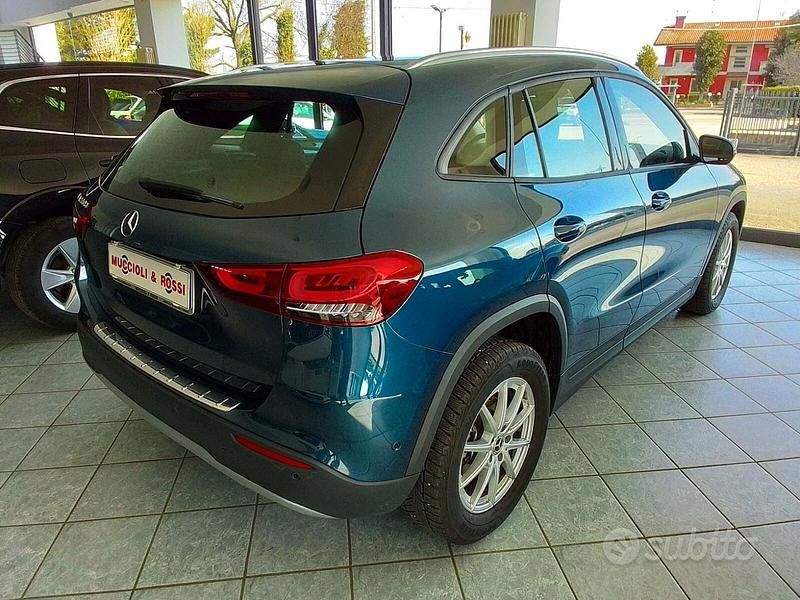 Usata Mercedes GLA200 Business 150 CV (110 kW) 2022 Blu/azzurro SUV