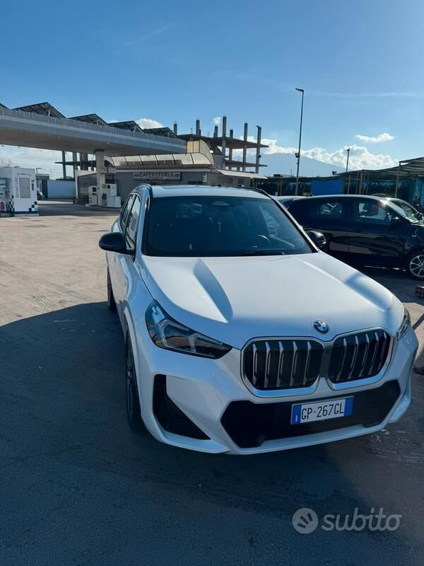 Bianco Usata 2023 BMW X1 Sport Line SUV | 42.200 € (Buon prezzo) - Immagine 1/4