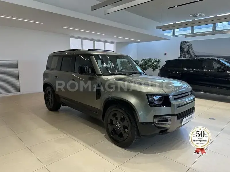 Usata Land Rover Defender SE Dynamic 224 CV (164 kW) 2025 Verde SUV