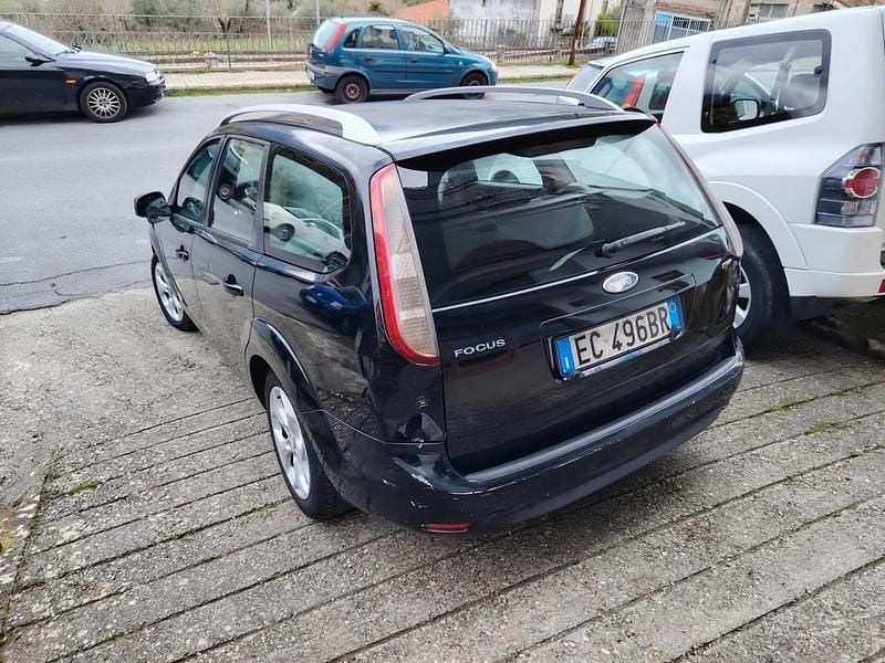 Usata Ford Focus 110 CV (80 kW) 2010 Nero Station wagon