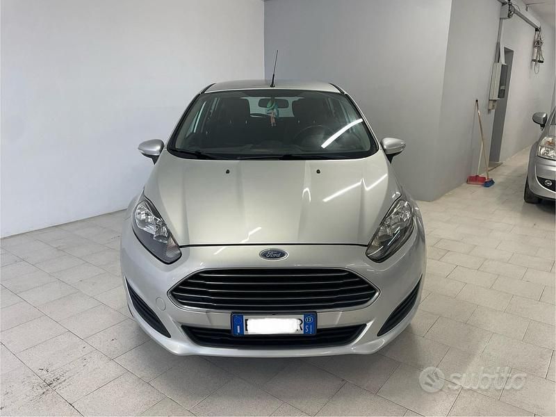 Usata Ford Fiesta Business Edition 97 CV (71 kW) 2013 Grigio Berlina