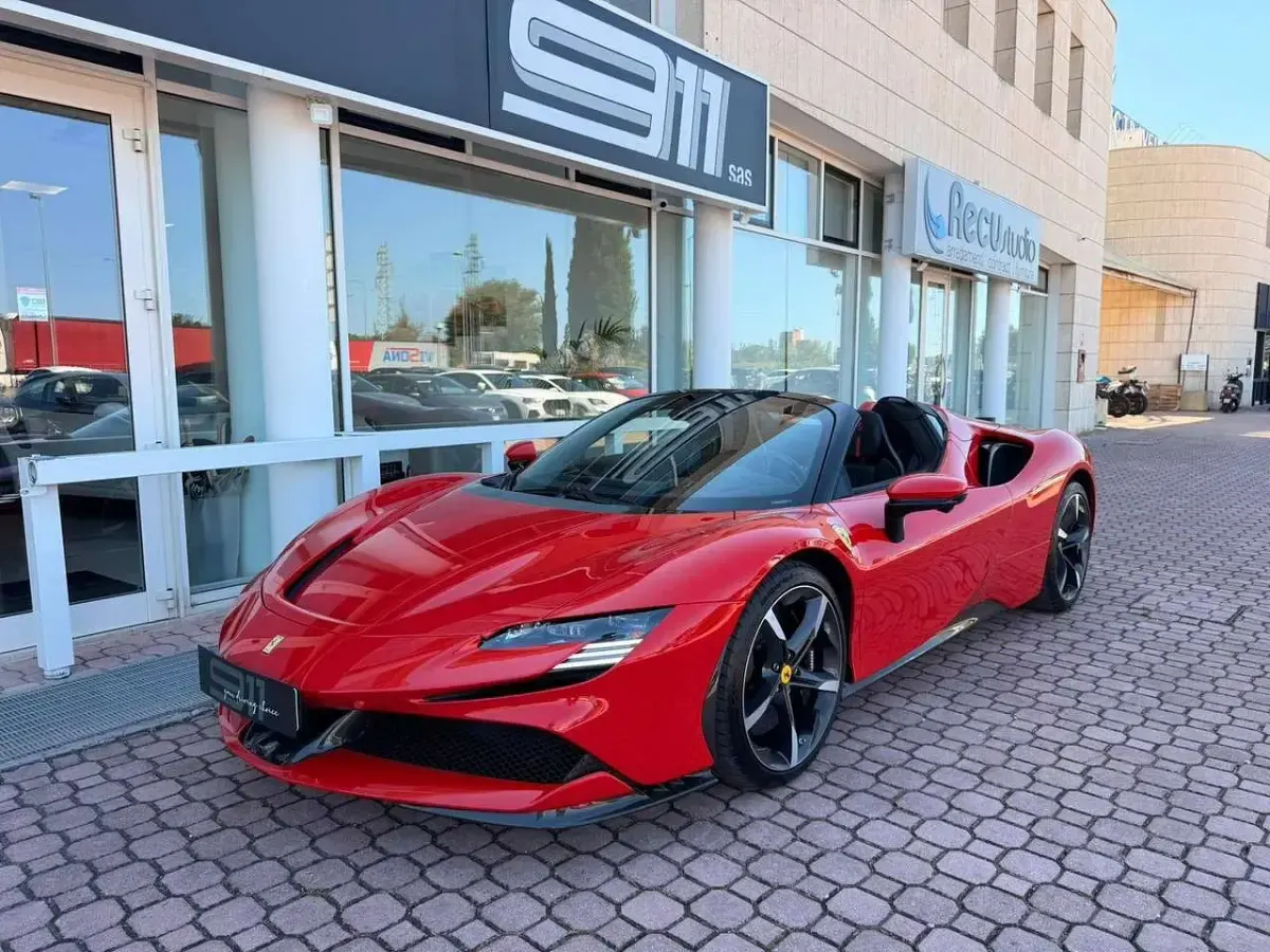 Nuova Ferrari SF90 780 CV (573 kW) 2025 Rosso corsa Cabrio
