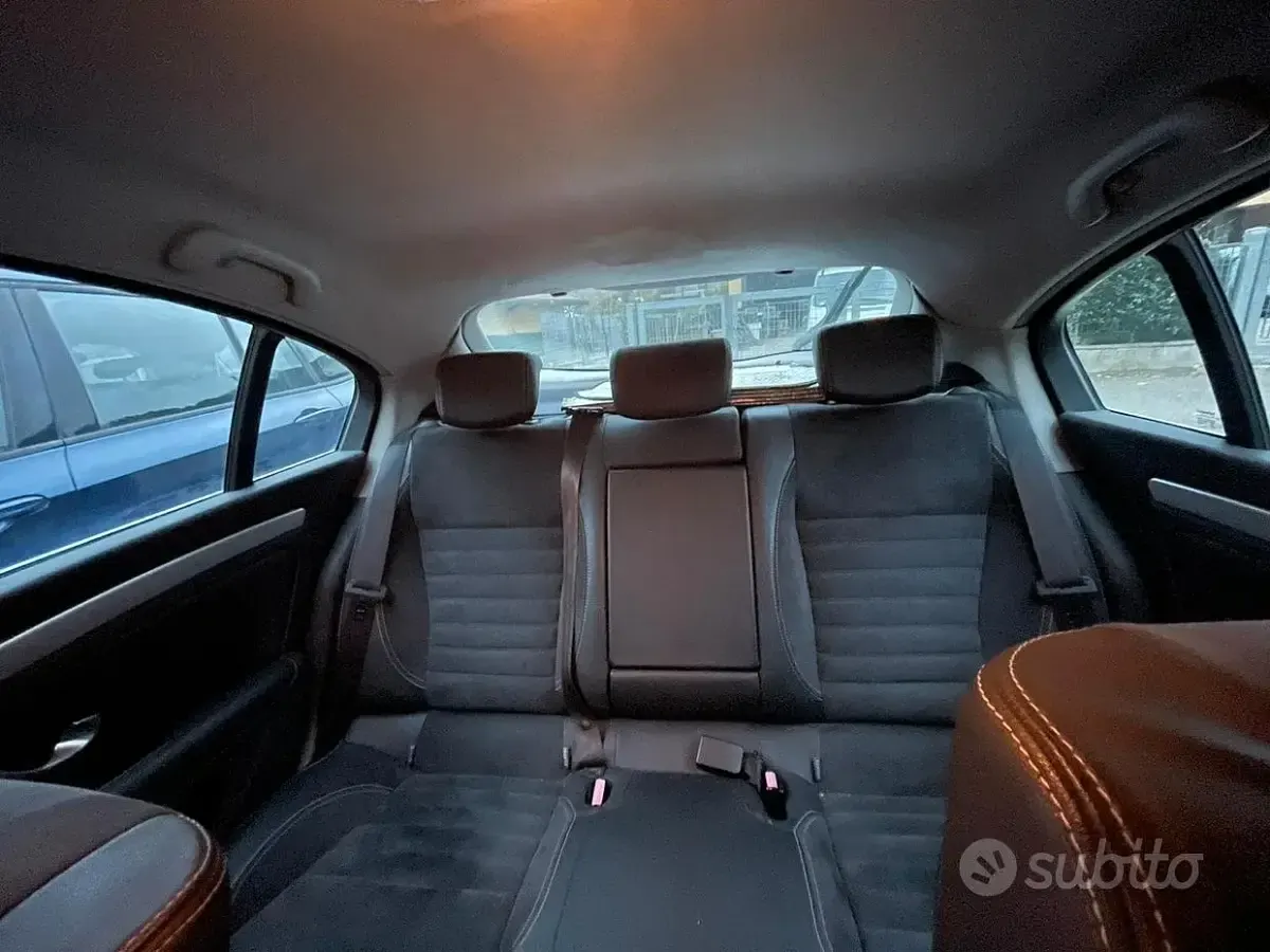 Usata Renault Laguna III 135 CV (99 kW) 2008 Nero Berlina
