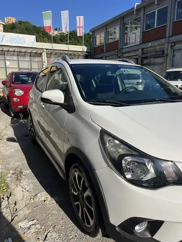 Usata Opel Karl Rocks 73 CV (53 kW) 2018 Bianco Utilitaria