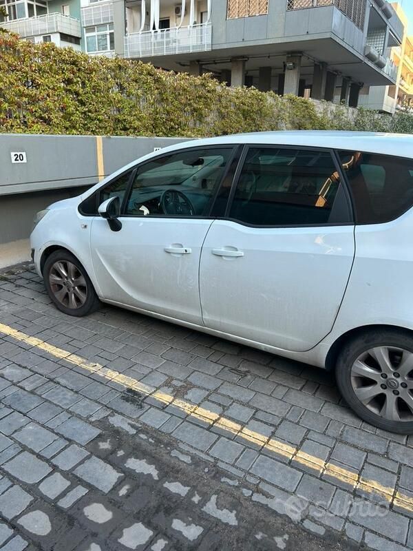 Usata Opel Meriva 95 CV (69 kW) 2013 Bianco Monovolume