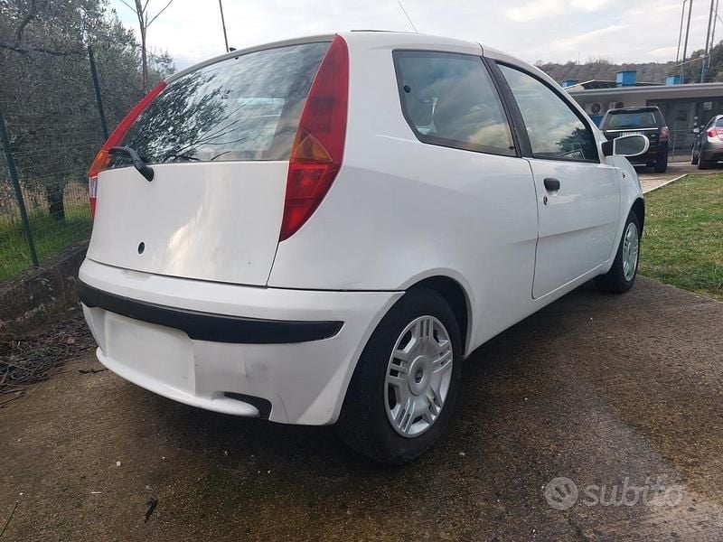 Usata Fiat Punto 59 CV (43 kW) 2000 Bianco Berlina