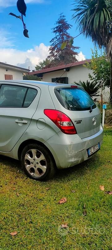 Usata Hyundai i20 85 CV (62 kW) 2012 Grigio Berlina
