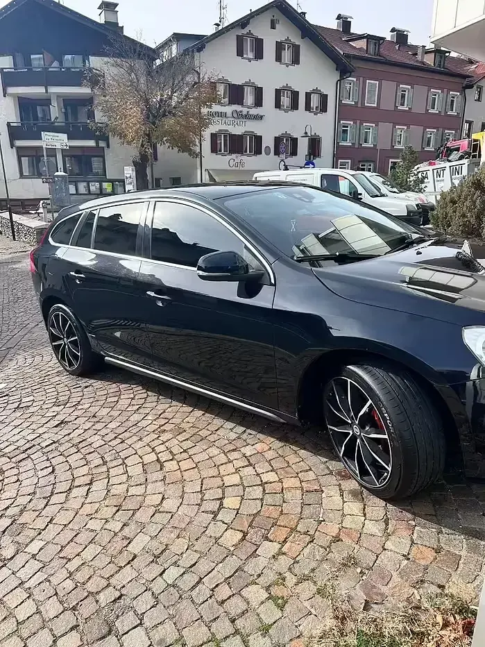 Usata Volvo V60 215 CV (158 kW) 2011 Nero Station wagon