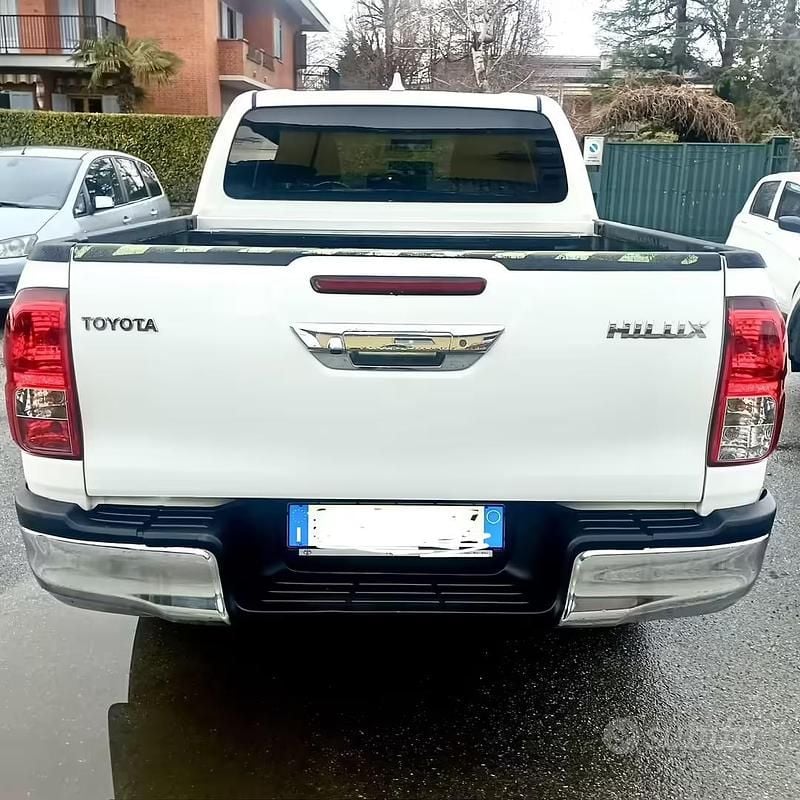 Usata Toyota HiLux 150 CV (110 kW) 2022 Bianco Pick-up