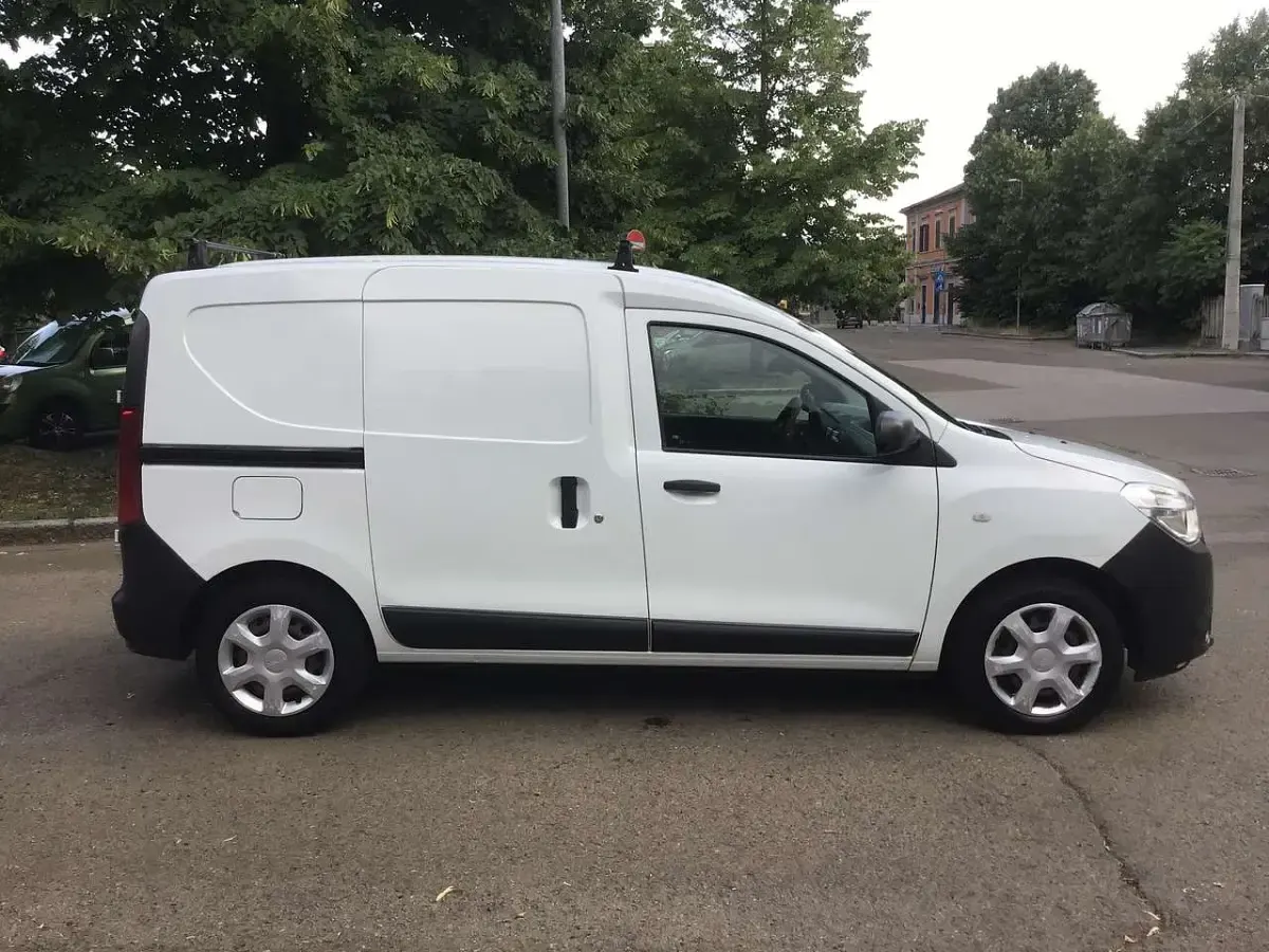 Usata Dacia Dokker Ambiance 102 CV (75 kW) 2018 Bianco Monovolume