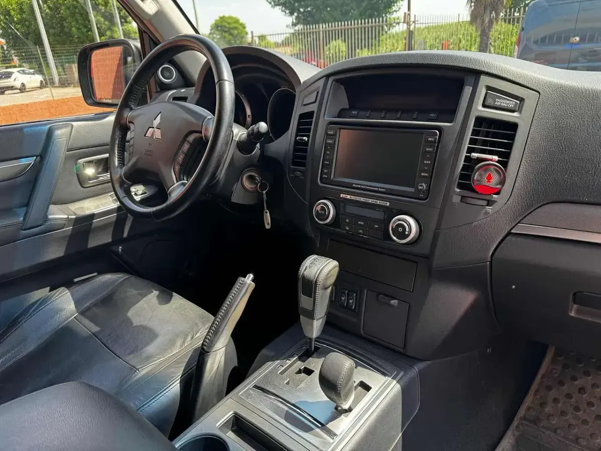 Usata Mitsubishi Pajero 170 CV (125 kW) 2008 Nero metallizzato SUV