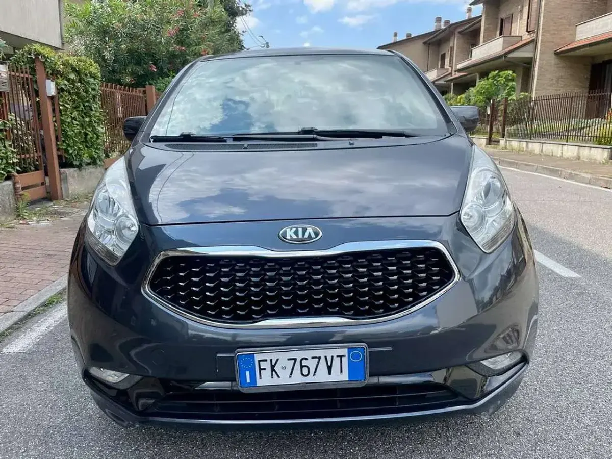 Usata Kia Venga 90 CV (66 kW) 2017 Grigio Utilitaria