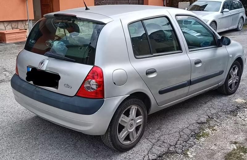 Usata Renault Clio II Dynamique 82 CV (60 kW) 2005 Grigio Utilitaria