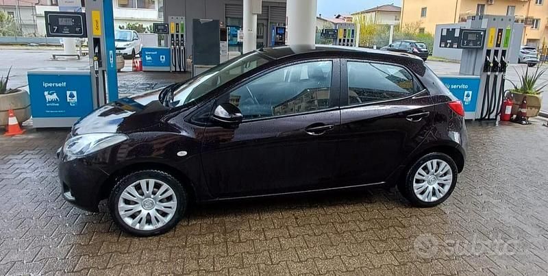 Usata Mazda 2 75 CV (55 kW) 2009 Nero Utilitaria