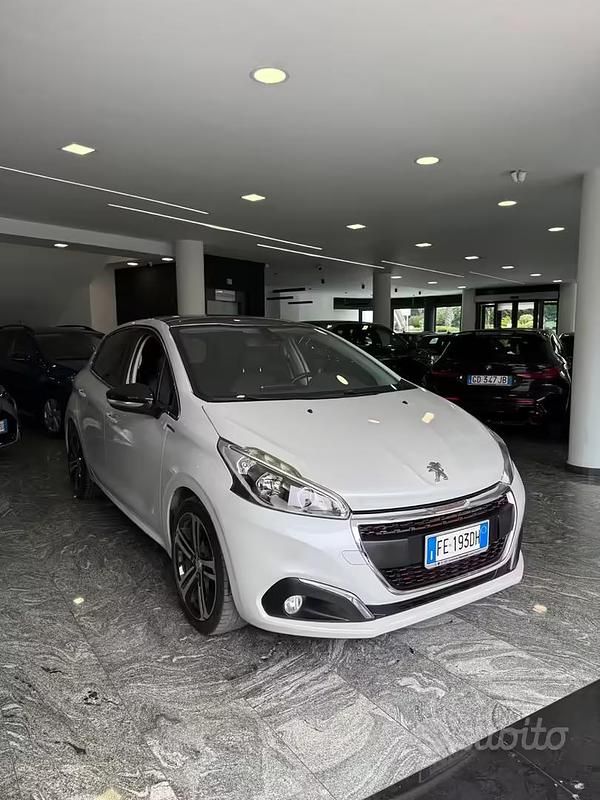 Usata Peugeot 208 GT-line 100 CV (73 kW) 2016 Bianco Utilitaria