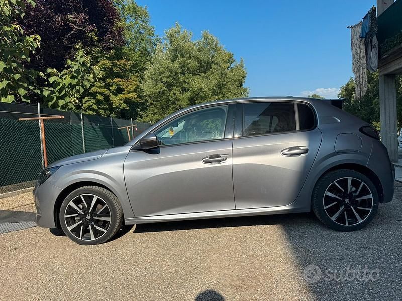 Usata Peugeot 208 Allure 101 CV (74 kW) 2020 Grigio Utilitaria
