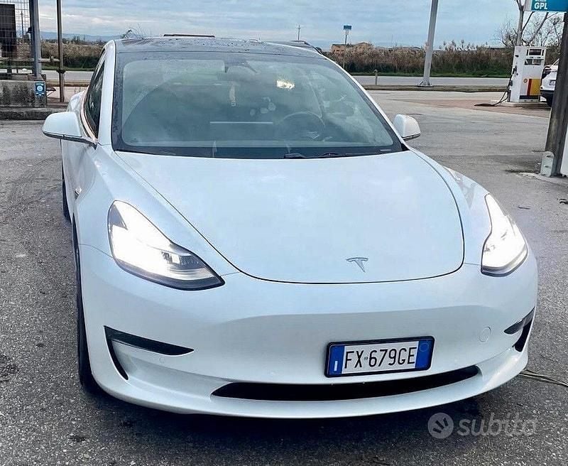 Bianco Usata 2019 Tesla Model 3 Standard Range Tre volumi | 24.900 € (Cara) - Immagine 1/4