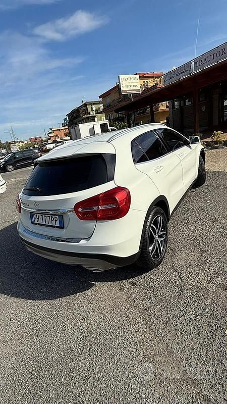 Usata Mercedes GLA180 109 CV (80 kW) 2017 Bianco SUV