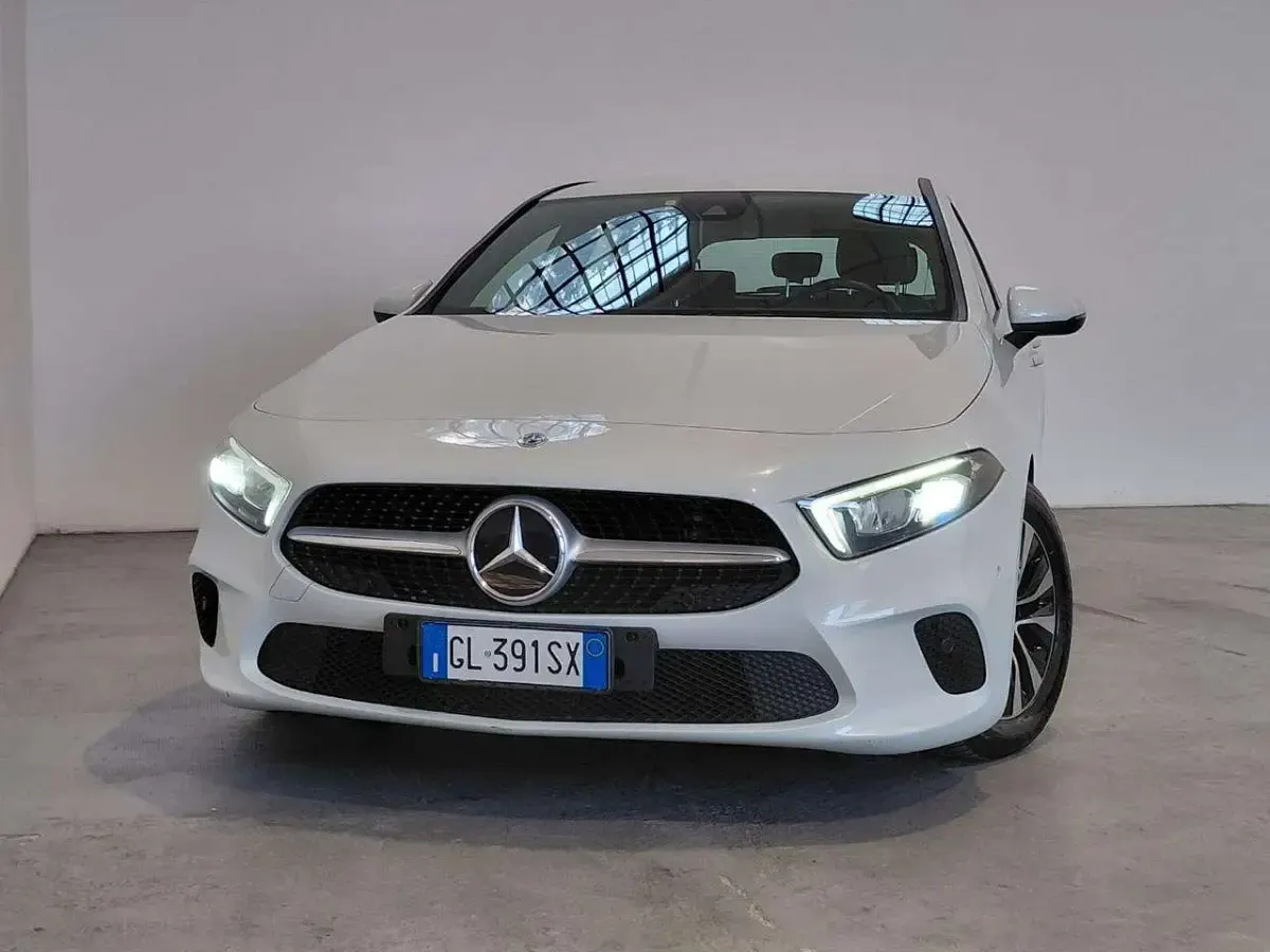 Usata Mercedes A180 Business 116 CV (85 kW) 2022 Bianco Berlina