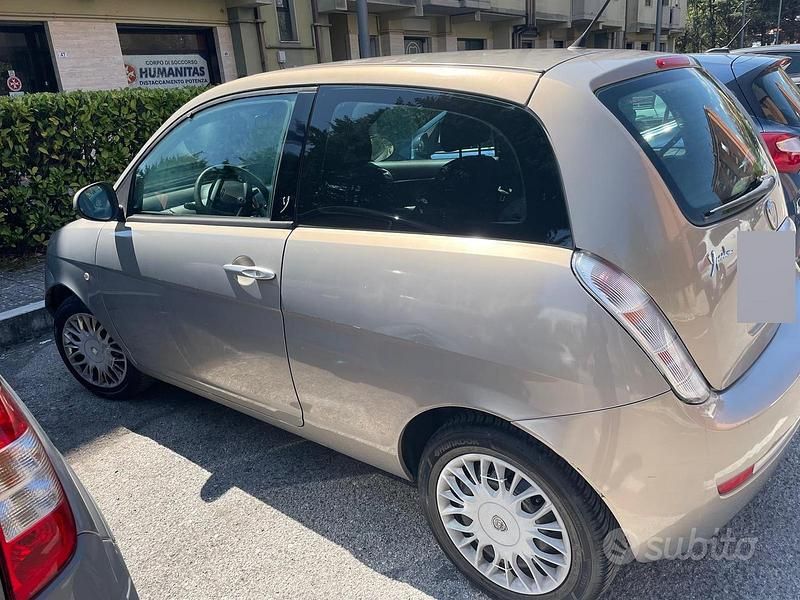 Usado Lancia Ypsilon 60 HP (44 kW) 2010 Citadino