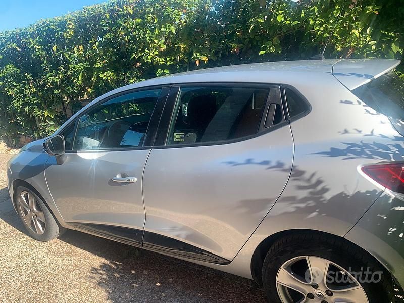 Grigio Usata 2014 Renault Clio IV Tre volumi | 5390 € (Buon prezzo) - Immagine 1/4