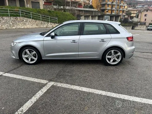 Usata Audi A3 116 CV (85 kW) 2018 Argento Berlina