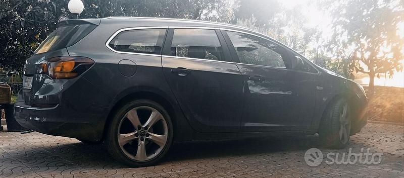 Occasion Opel Astra 165 ch (121 kW) 2011 Gris Berline