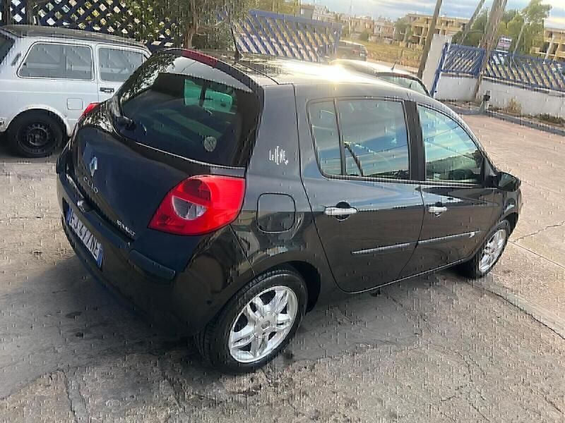 Usata Renault Clio II LE 75 CV (55 kW) 2007 Nero Berlina