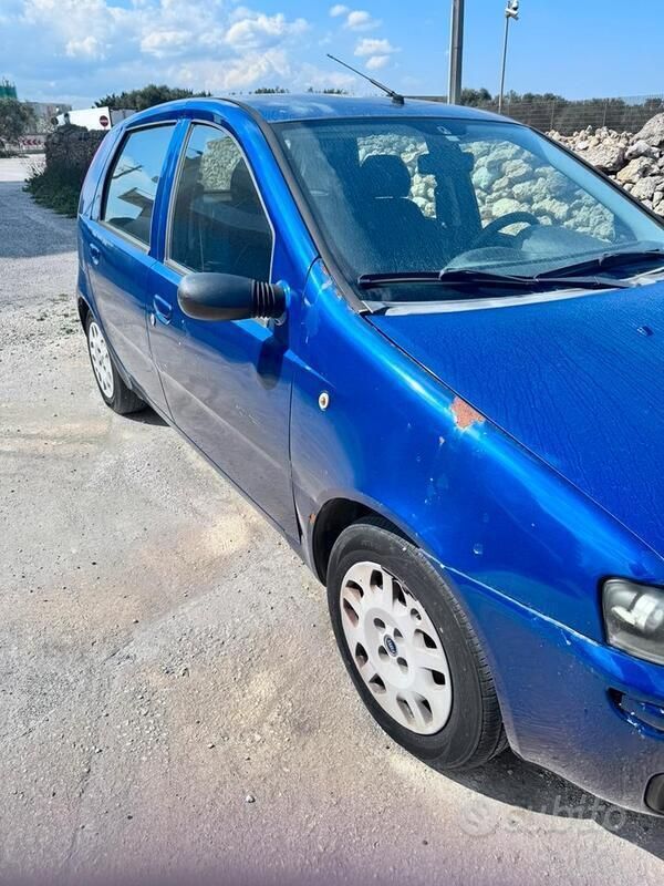 Usata Fiat Punto 80 CV (58 kW) 2000 Blu Utilitaria