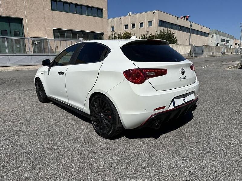 Usata Alfa Romeo Giulietta Distinctive 170 CV (125 kW) 2010 Bianco Utilitaria