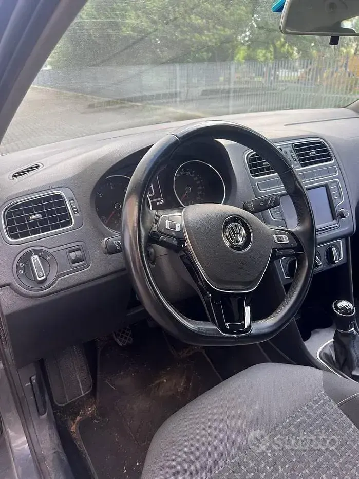 Usata VW Polo 75 CV (55 kW) 2017 Grigio Berlina
