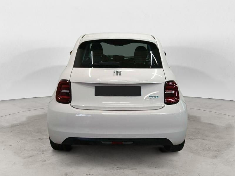 Usata Fiat 500e Action 69 kW (95 CV) 2023 Viola Berlina