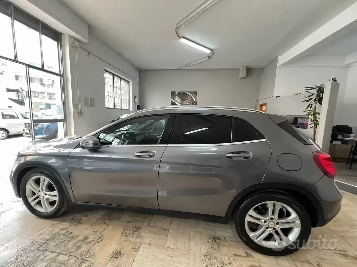 Usata Mercedes GLA200 Premium 136 CV (100 kW) 2015 Grigio SUV