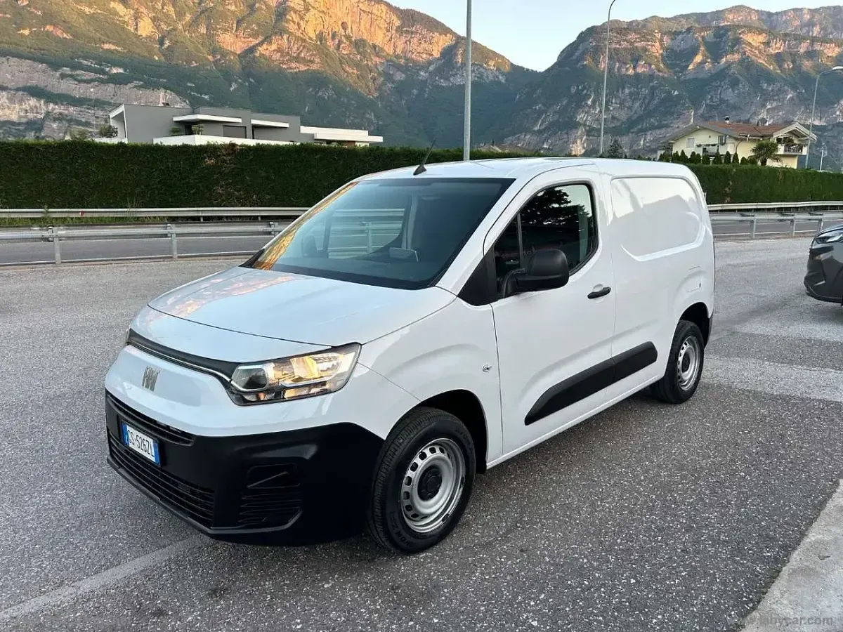 Usata Fiat Doblò 102 CV (75 kW) 2024 Bianco Monovolume