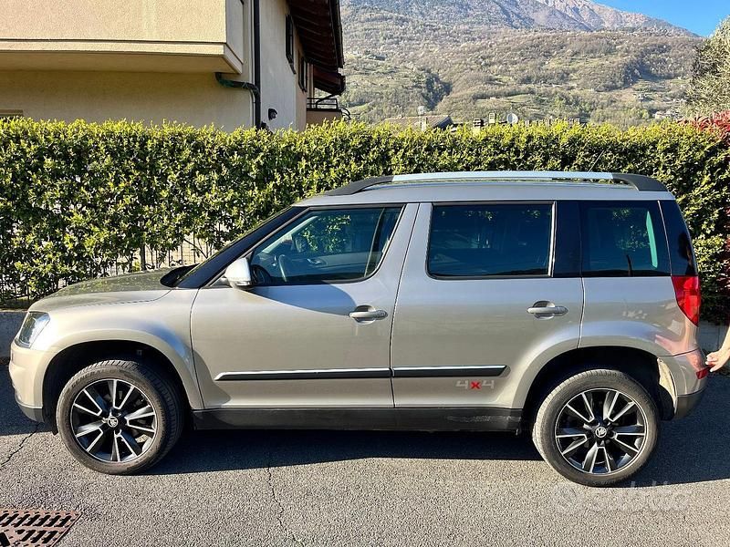Usata Skoda Yeti Ambition 110 CV (80 kW) 2017 Grigio SUV