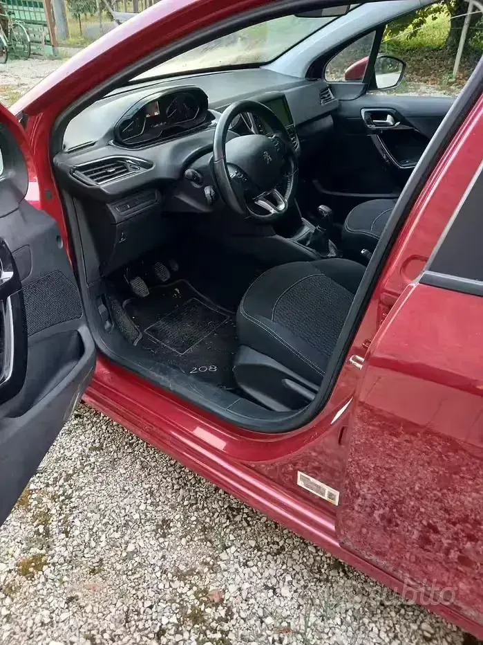 Usata Peugeot 208 82 CV (60 kW) 2017 Rosso Utilitaria