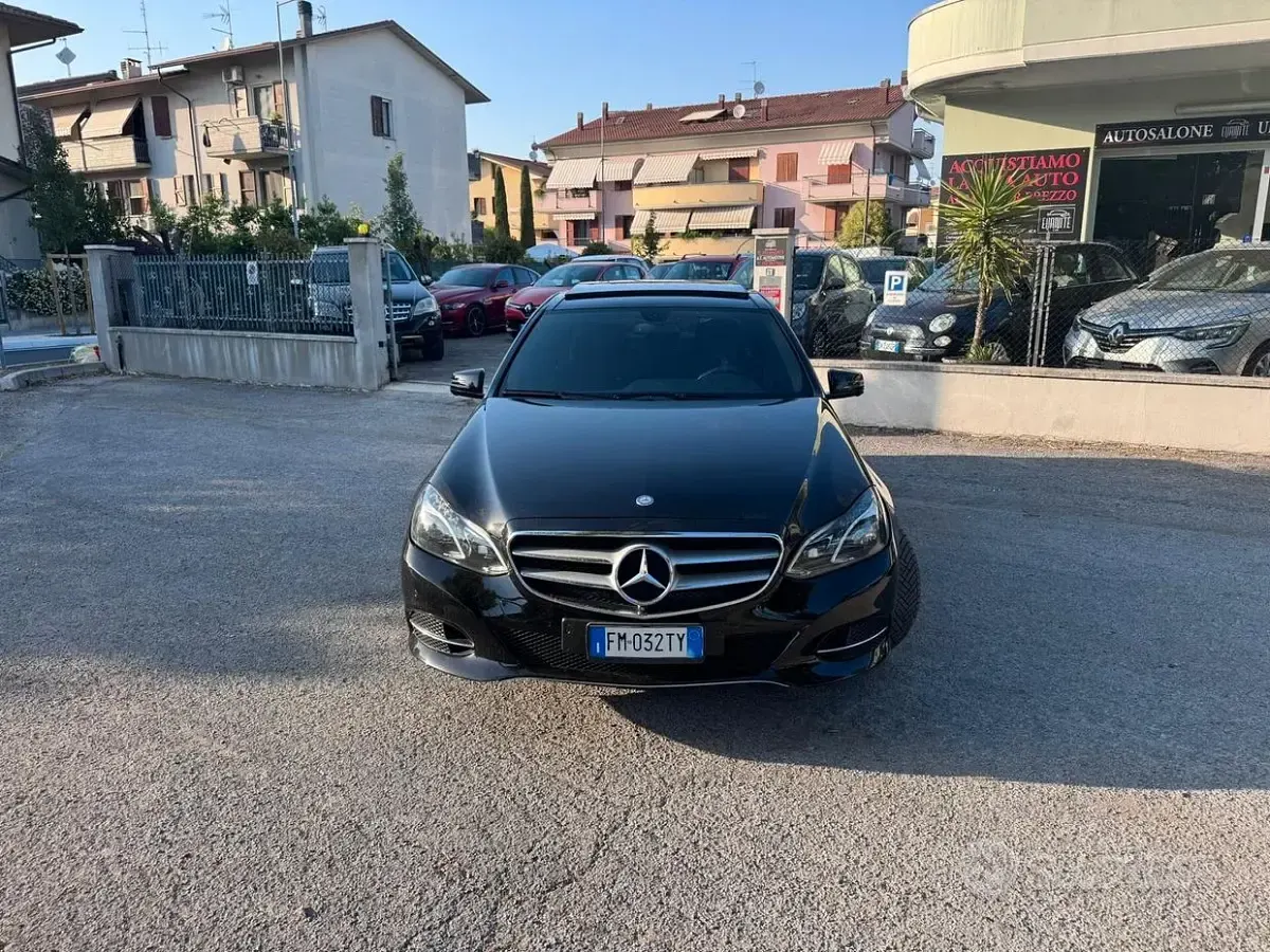 Usata Mercedes E220 Executive 170 CV (125 kW) 2015 Nero Berlina