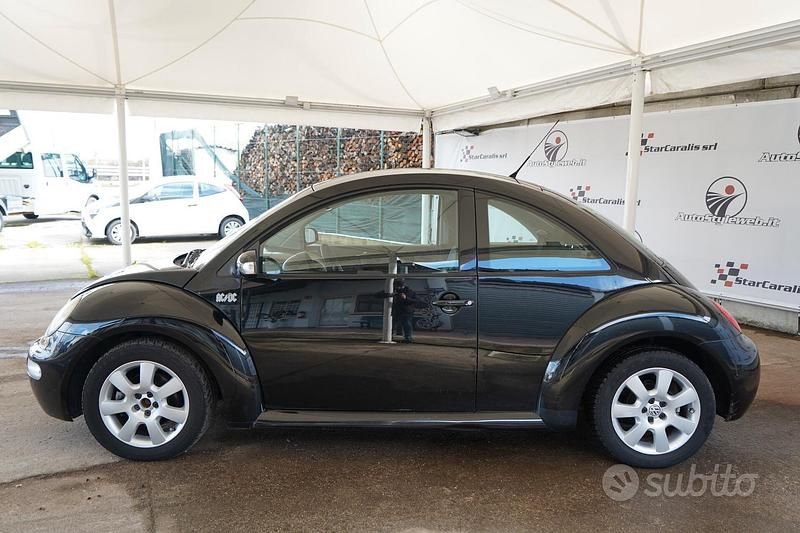 Usata VW New Beetle 100 CV (73 kW) 2006 Nero Utilitaria