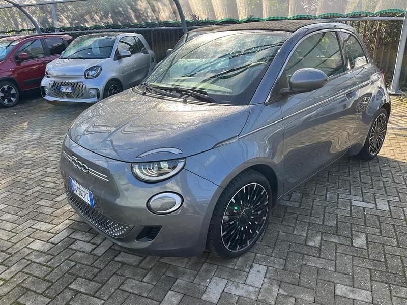 Grigio Usata 2021 Fiat 500e La Prima Cabrio | 16.490 € (Buon prezzo) - Immagine 1/4