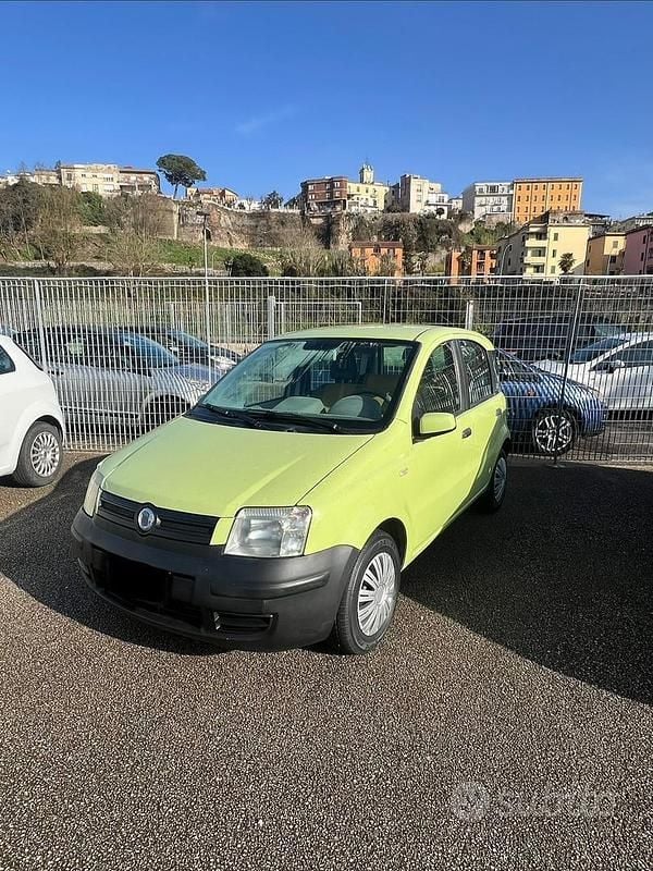 Verde Usata 2004 Fiat Panda Tre volumi | 2490 € (Buon prezzo) - Immagine 1/4