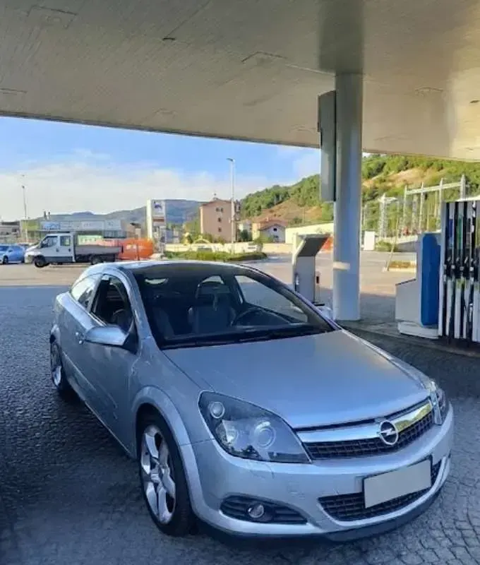 Usata Opel Astra GTC 179 CV (131 kW) 2009
