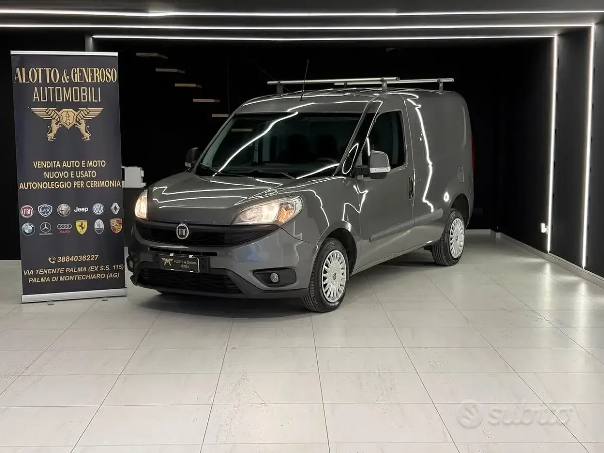 Usata Fiat Doblò Lounge 105 CV (77 kW) 2018 Grigio Monovolume
