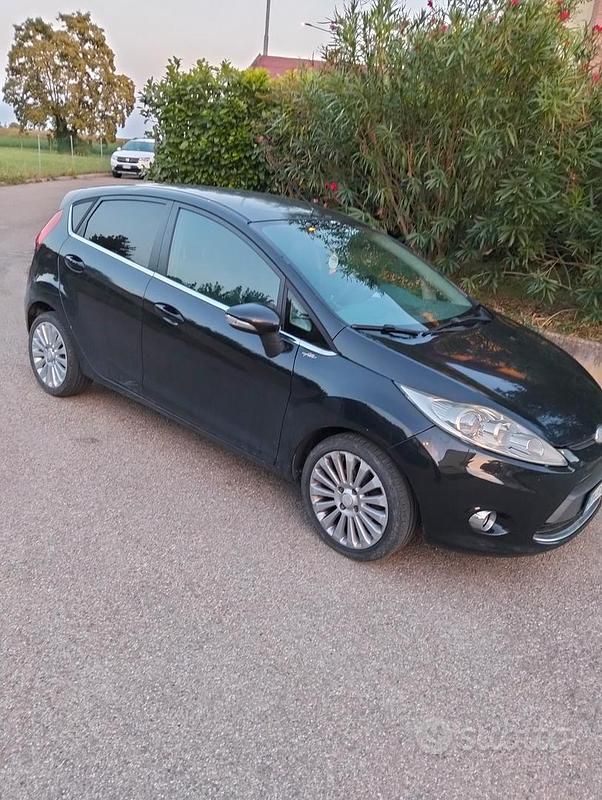 Usata Ford Fiesta 73 CV (53 kW) 2009 Nero Utilitaria