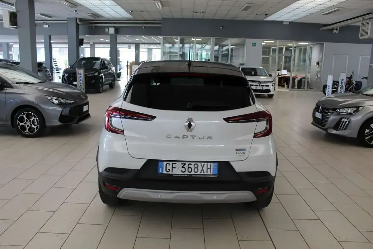 Usata Renault Captur Zen 143 CV (105 kW) 2021 Bianco SUV