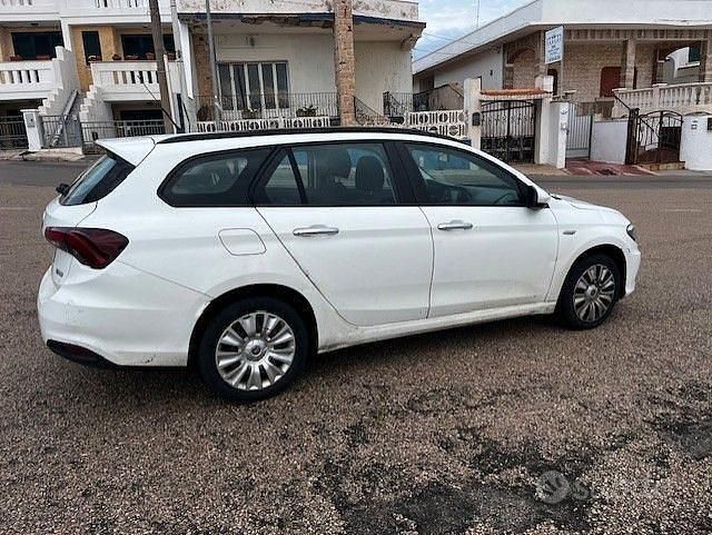 Usata Fiat Tipo Easy 120 CV (88 kW) 2019 Bianco Station wagon