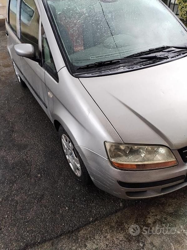 Usata Fiat Idea 95 CV (69 kW) 2004 Grigio Monovolume