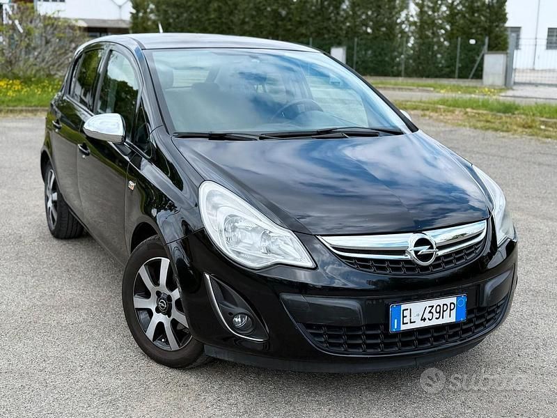 Usata Opel Corsa 75 CV (55 kW) 2012 Nero Utilitaria
