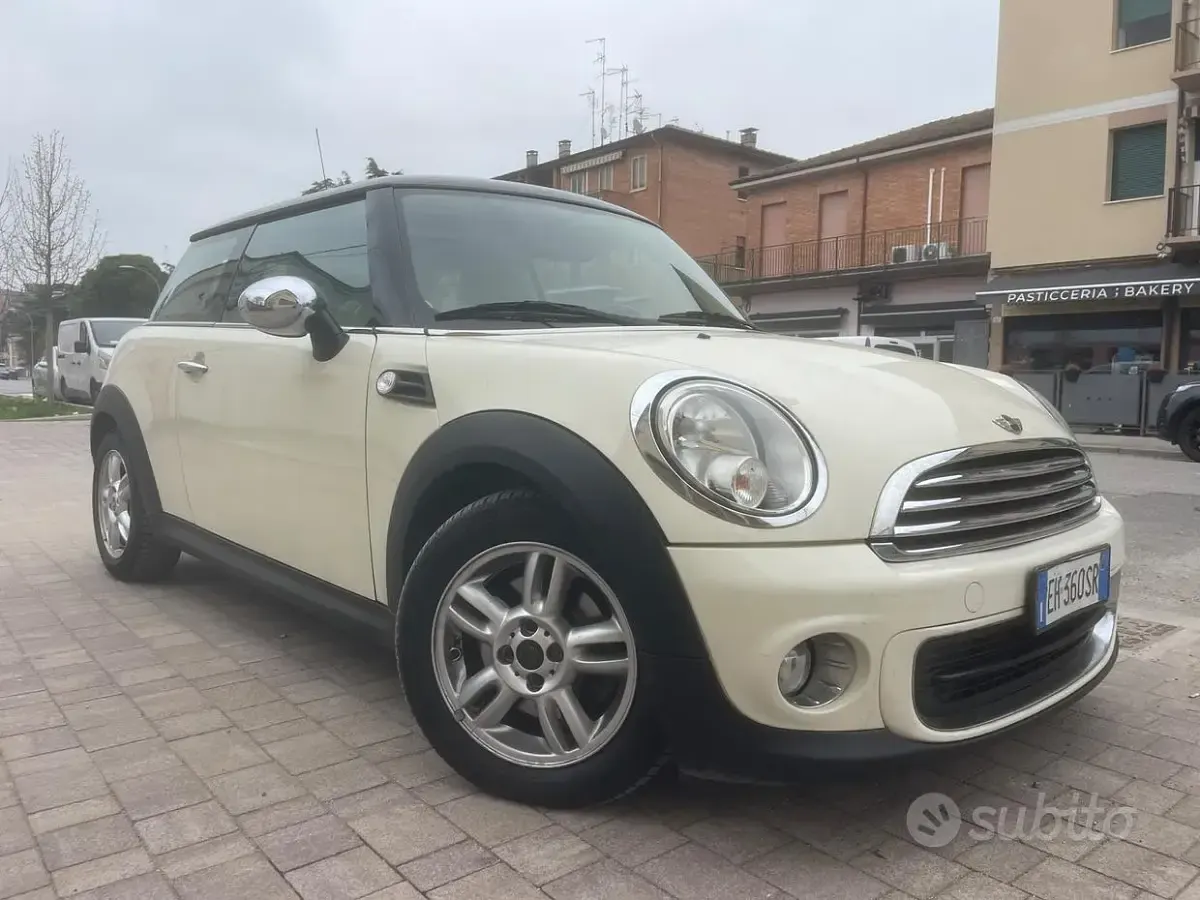 Usata Mini ONE 75 CV (55 kW) 2011 Beige Utilitaria