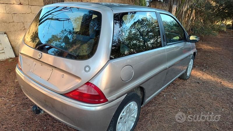 Usata Lancia Ypsilon 60 CV (44 kW) 2001 Grigio Utilitaria