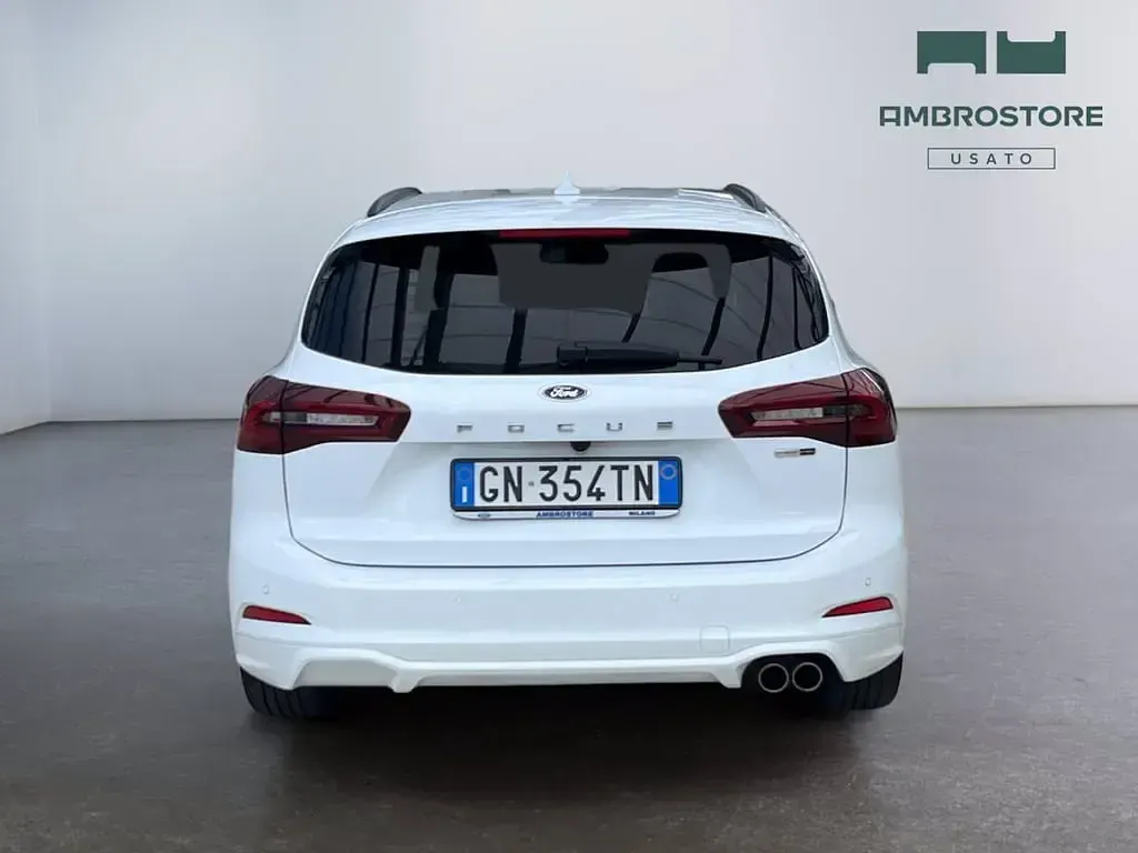 Usata Ford Focus 125 CV (91 kW) 2023 Frozen white Station wagon